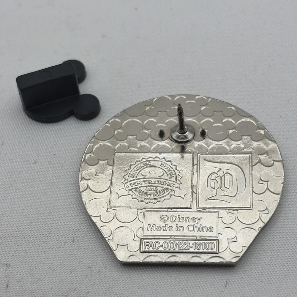 Disneyland Resort 60th Diamond Celebration Alice In Wonderland Lapel Hat Pin